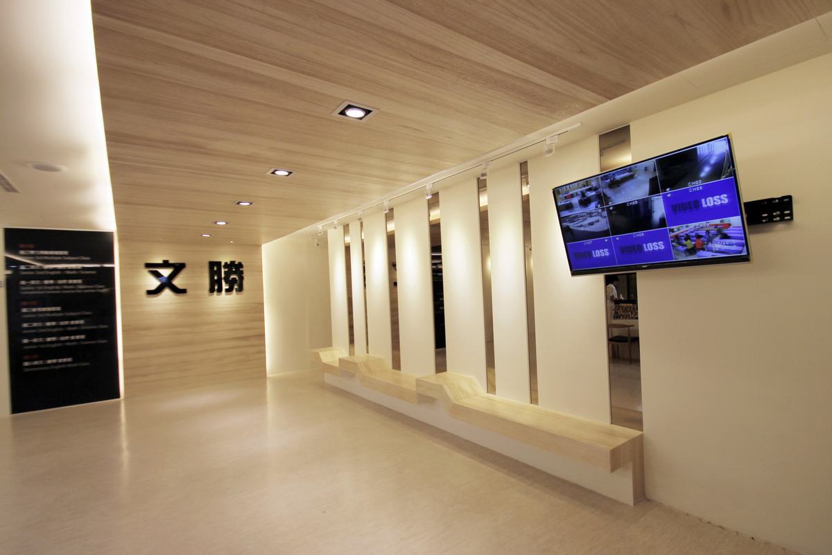台中商空線條延伸現代風